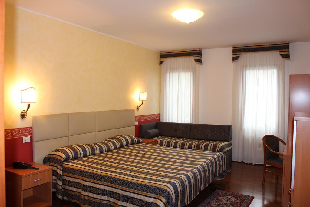 Hotel Ristorante Dotto Varago Exterior photo